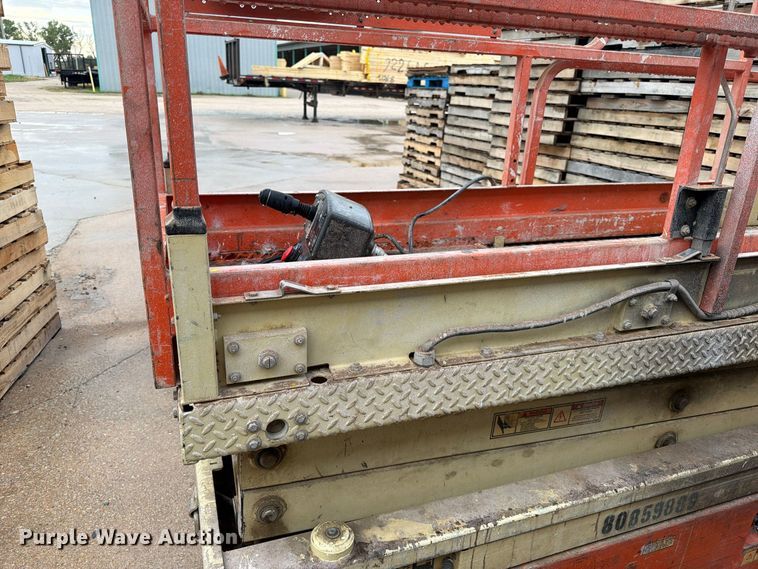 image for item FK3868 1999 JLG 2033E scissor lift