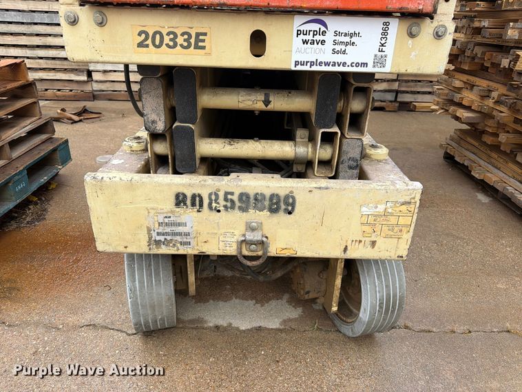 image for item FK3868 1999 JLG 2033E scissor lift