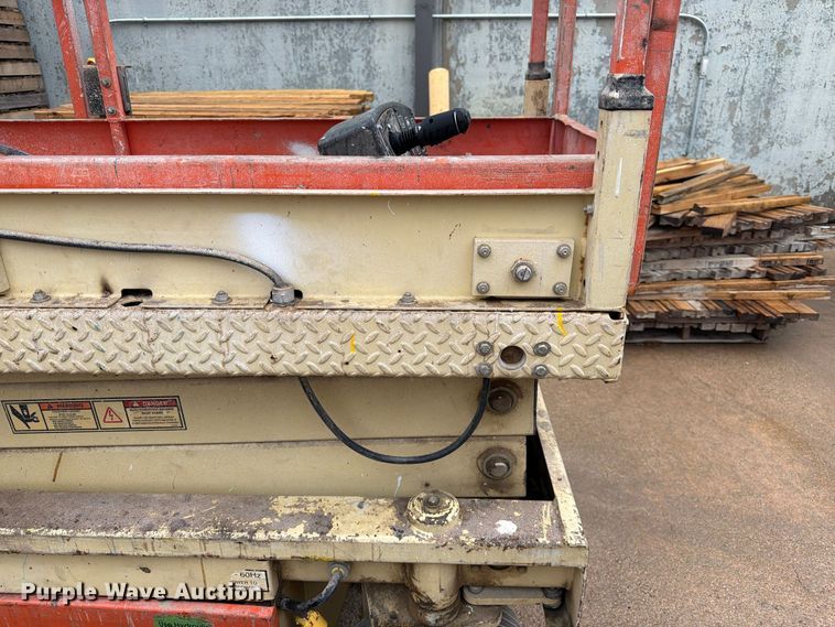 image for item FK3868 1999 JLG 2033E scissor lift