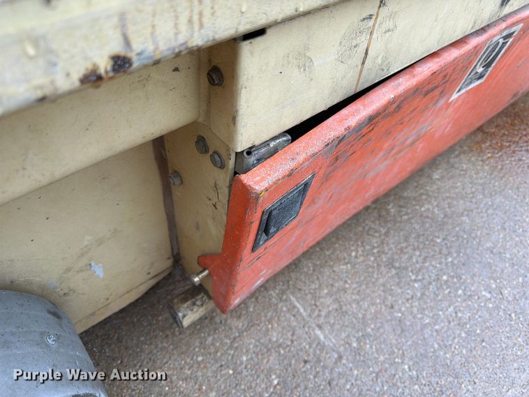 image for item FK3868 1999 JLG 2033E scissor lift