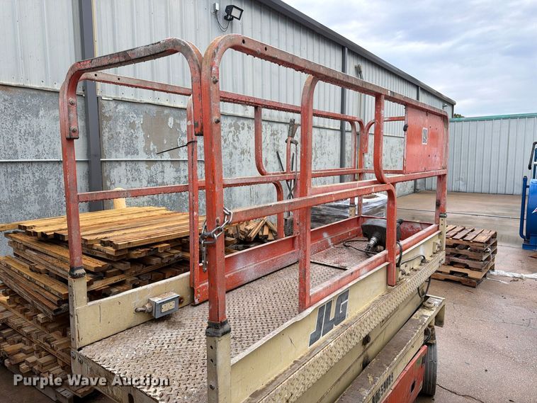 image for item FK3868 1999 JLG 2033E scissor lift