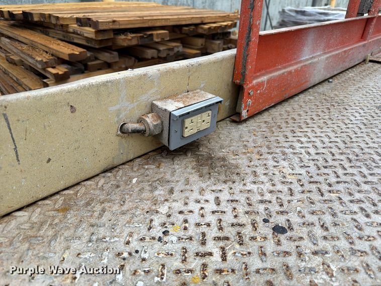 image for item FK3868 1999 JLG 2033E scissor lift