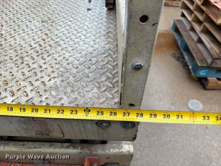 image for item FK3868 1999 JLG 2033E scissor lift