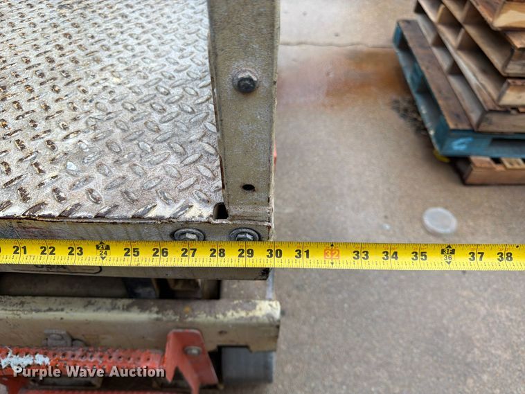 image for item FK3868 1999 JLG 2033E scissor lift