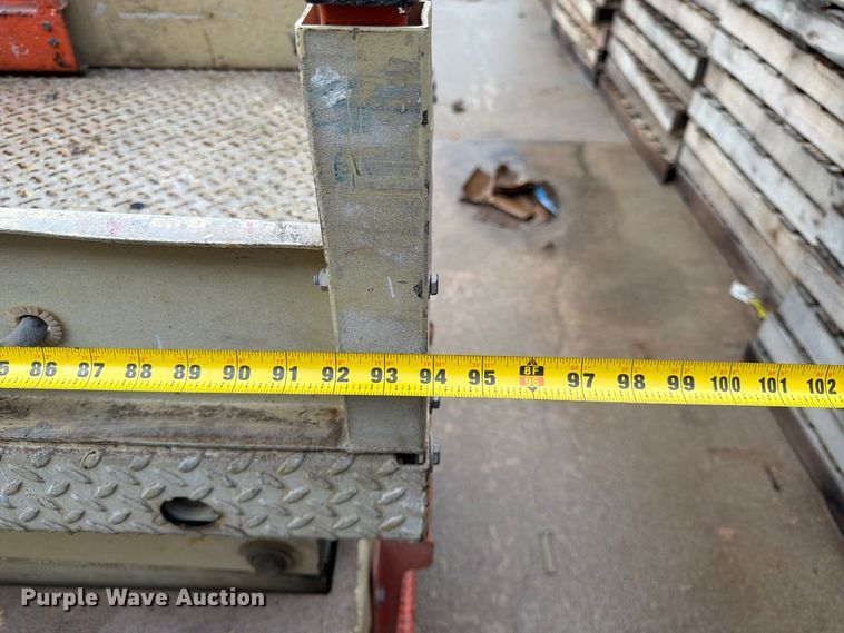 image for item FK3868 1999 JLG 2033E scissor lift
