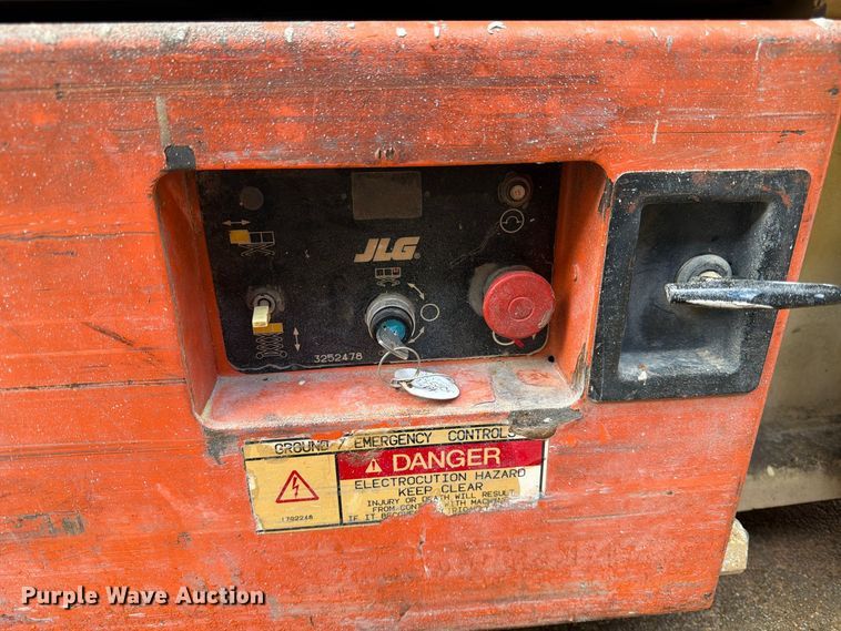image for item FK3868 1999 JLG 2033E scissor lift