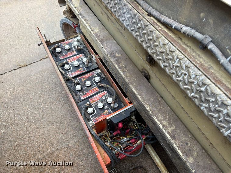 image for item FK3868 1999 JLG 2033E scissor lift