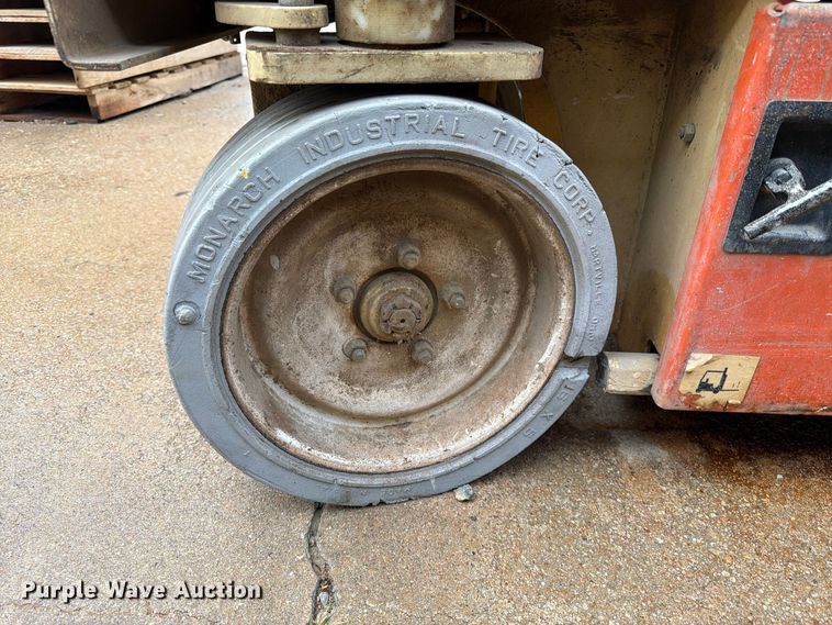 image for item FK3868 1999 JLG 2033E scissor lift