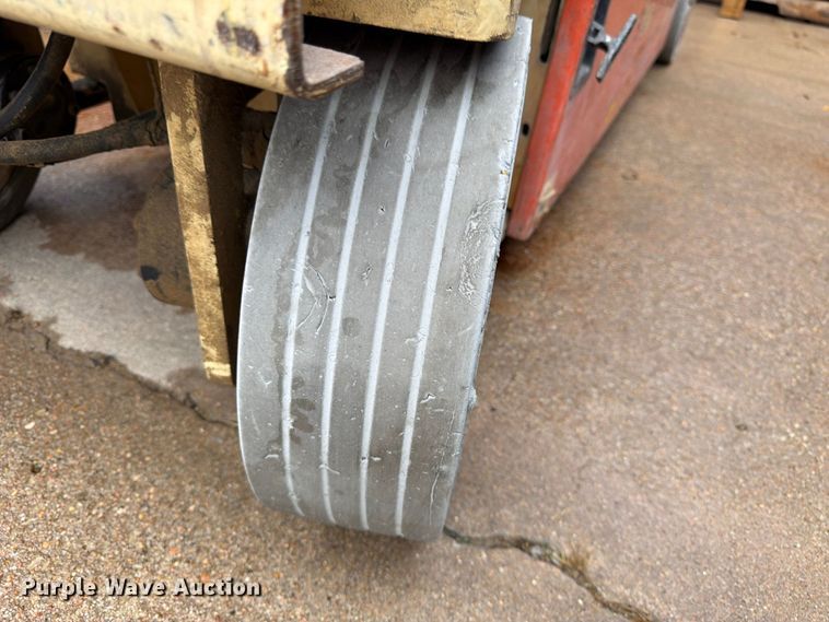 image for item FK3868 1999 JLG 2033E scissor lift