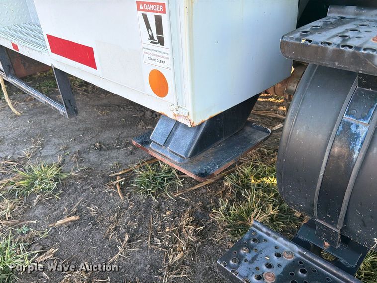 image for item FK4199 2010 International 4300 bucket truck