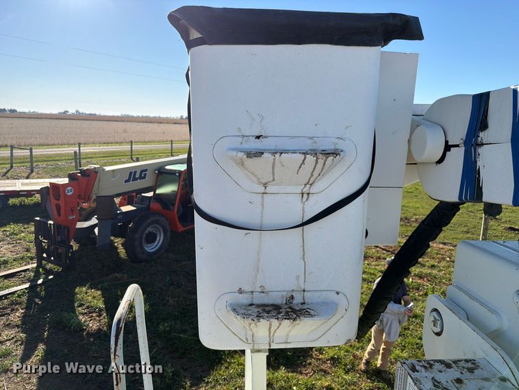 image for item FK4199 2010 International 4300 bucket truck