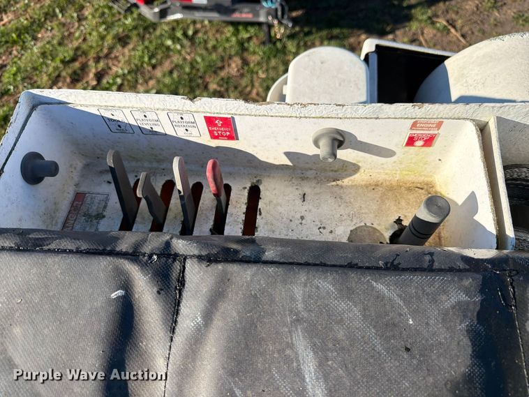 image for item FK4199 2010 International 4300 bucket truck