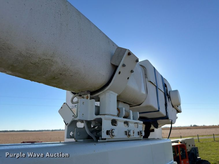 image for item FK4199 2010 International 4300 bucket truck