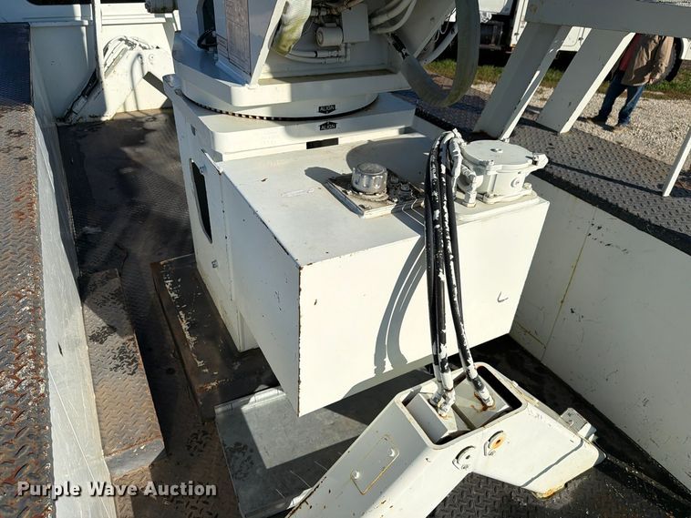 image for item FK4199 2010 International 4300 bucket truck