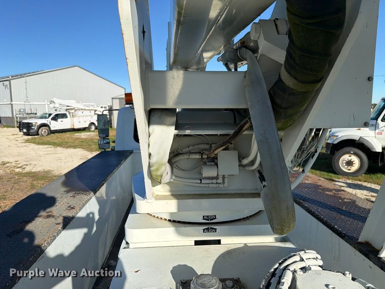 image for item FK4199 2010 International 4300 bucket truck