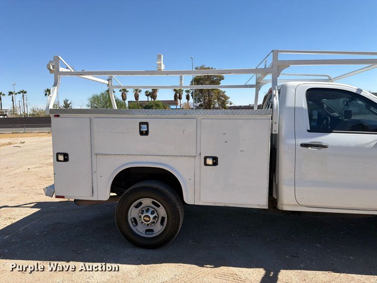 image for item FK4673 2017 Chevrolet Silverado 2500HD utility bed pickup truck