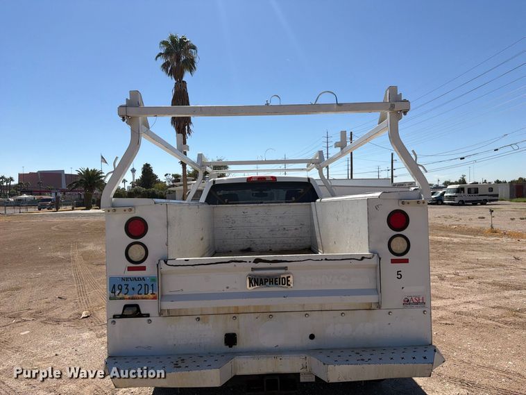 image for item FK4673 2017 Chevrolet Silverado 2500HD utility bed pickup truck