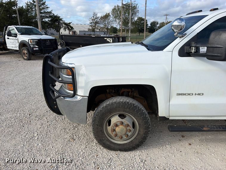 image for item FK5310 2017 Chevrolet Silverado 3500HD Crew Cab flatbed pickup truck