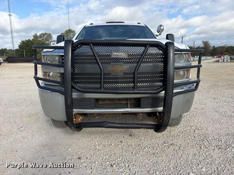 image for item FK5310 2017 Chevrolet Silverado 3500HD Crew Cab flatbed pickup truck