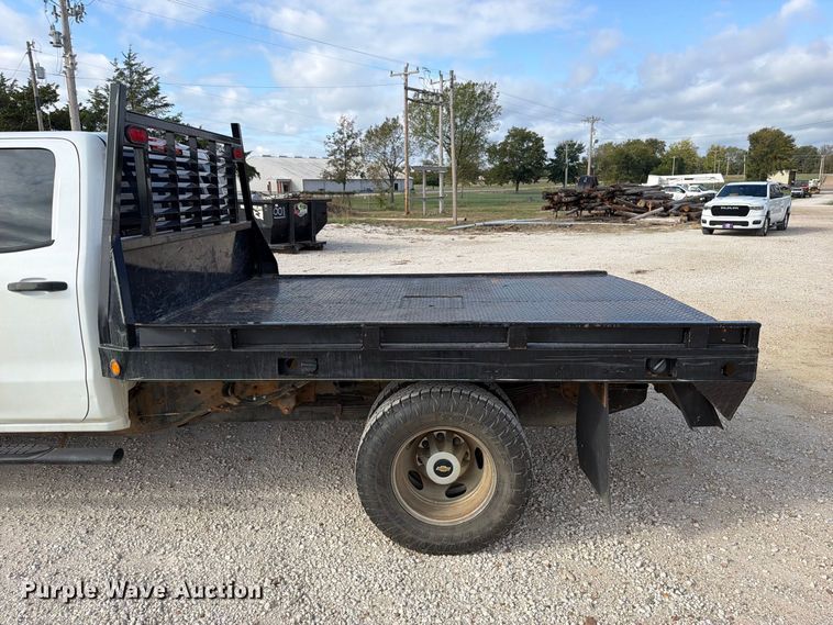 image for item FK5310 2017 Chevrolet Silverado 3500HD Crew Cab flatbed pickup truck
