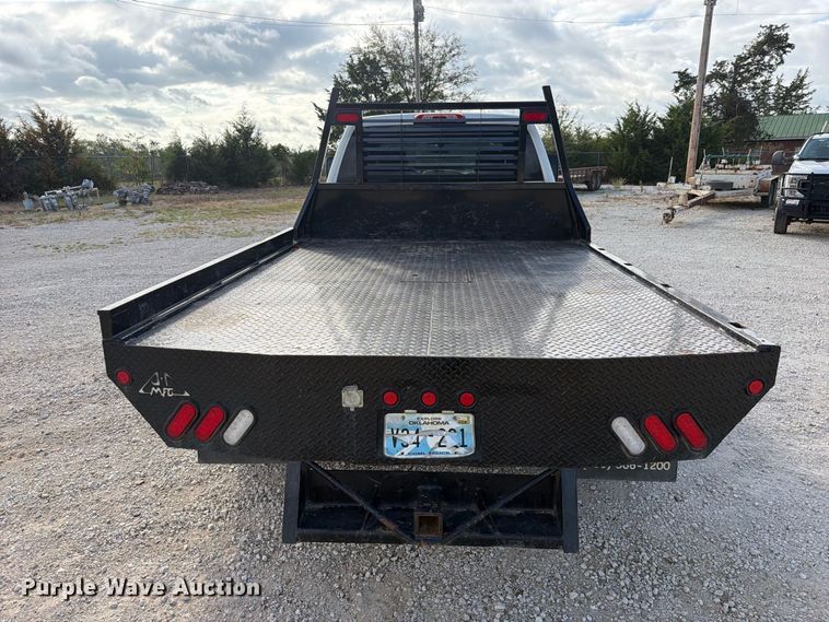 image for item FK5310 2017 Chevrolet Silverado 3500HD Crew Cab flatbed pickup truck