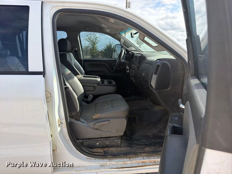 image for item FK5310 2017 Chevrolet Silverado 3500HD Crew Cab flatbed pickup truck