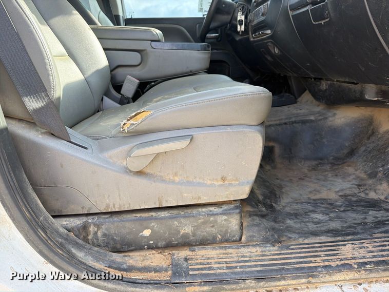 image for item FK5310 2017 Chevrolet Silverado 3500HD Crew Cab flatbed pickup truck