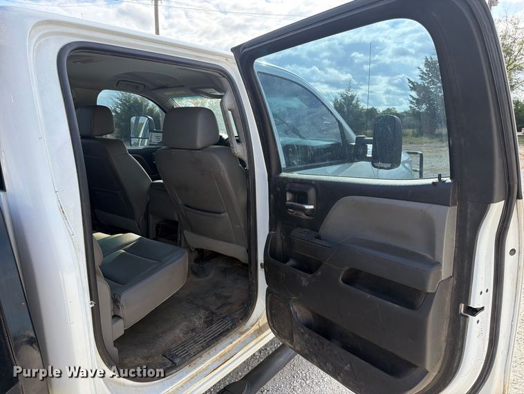image for item FK5310 2017 Chevrolet Silverado 3500HD Crew Cab flatbed pickup truck