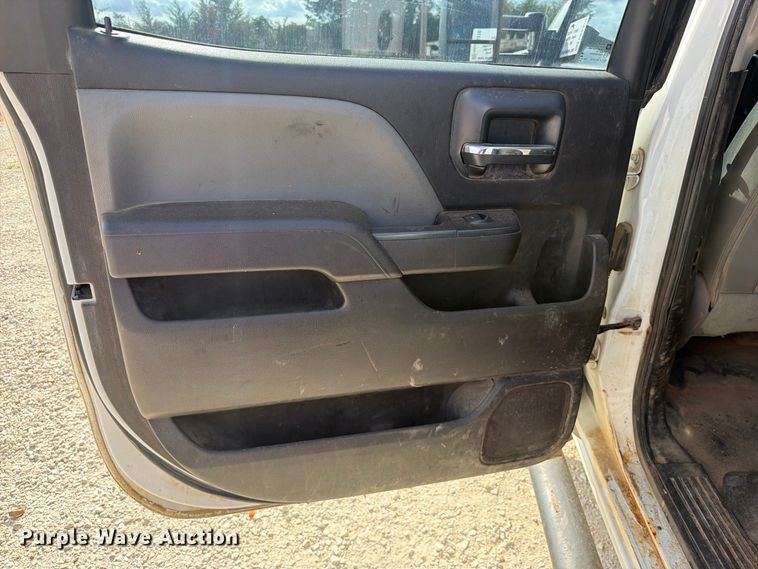 image for item FK5310 2017 Chevrolet Silverado 3500HD Crew Cab flatbed pickup truck