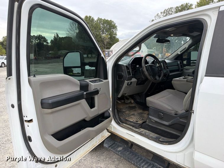 image for item FK5316 2020 Ford F250 Super Duty STX Crew Cab pickup truck