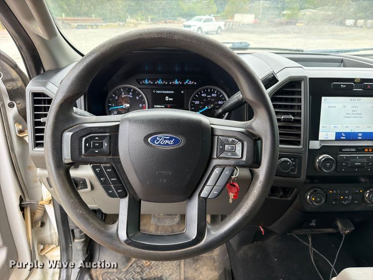image for item FK5316 2020 Ford F250 Super Duty STX Crew Cab pickup truck