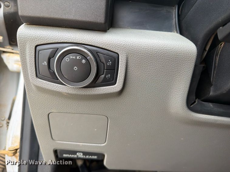 image for item FK5316 2020 Ford F250 Super Duty STX Crew Cab pickup truck