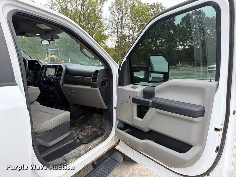 image for item FK5316 2020 Ford F250 Super Duty STX Crew Cab pickup truck
