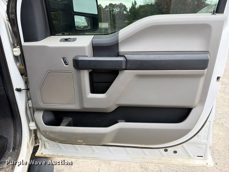 image for item FK5316 2020 Ford F250 Super Duty STX Crew Cab pickup truck