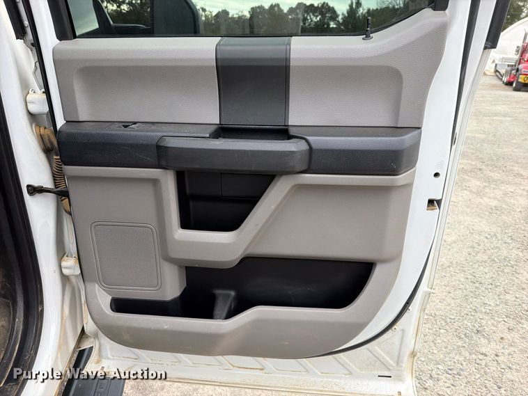 image for item FK5316 2020 Ford F250 Super Duty STX Crew Cab pickup truck