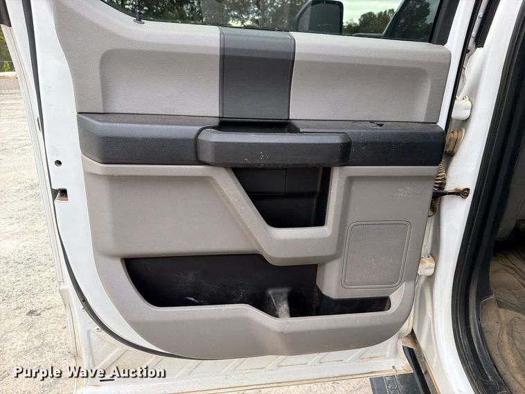 image for item FK5316 2020 Ford F250 Super Duty STX Crew Cab pickup truck