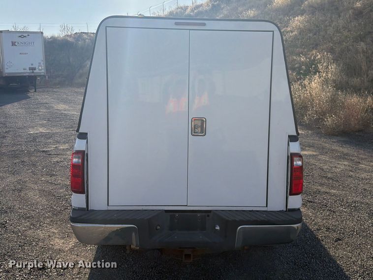 image for item FM4502 2012 Ford F350 Super Duty Crew Cab pickup truck