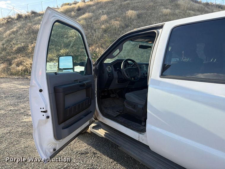 image for item FM4502 2012 Ford F350 Super Duty Crew Cab pickup truck