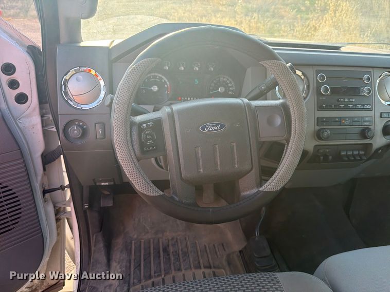 image for item FM4502 2012 Ford F350 Super Duty Crew Cab pickup truck