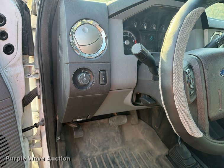 image for item FM4502 2012 Ford F350 Super Duty Crew Cab pickup truck