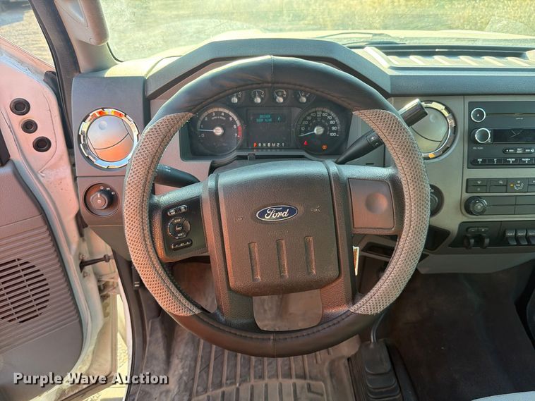image for item FM4502 2012 Ford F350 Super Duty Crew Cab pickup truck