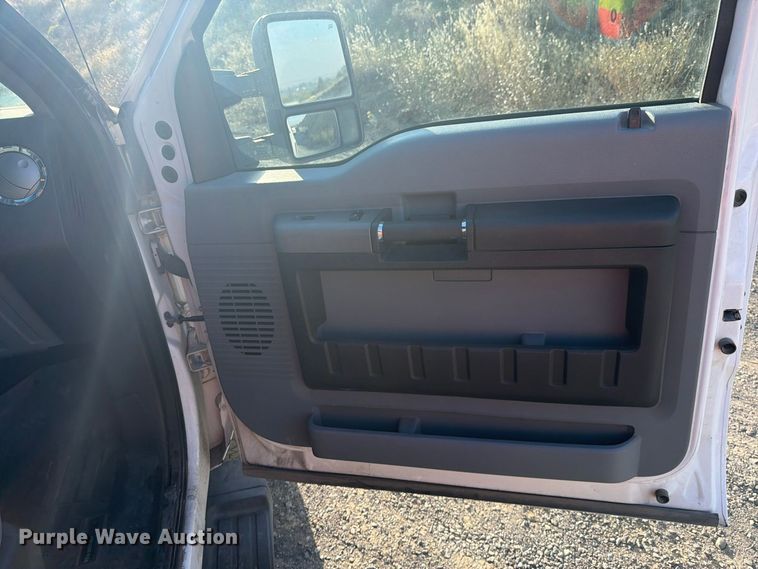 image for item FM4502 2012 Ford F350 Super Duty Crew Cab pickup truck