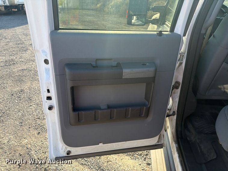image for item FM4502 2012 Ford F350 Super Duty Crew Cab pickup truck