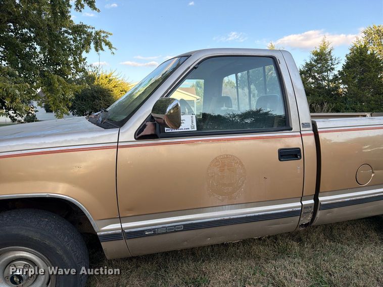 image for item FM6536 1989 Chevrolet C1500 pickup truck