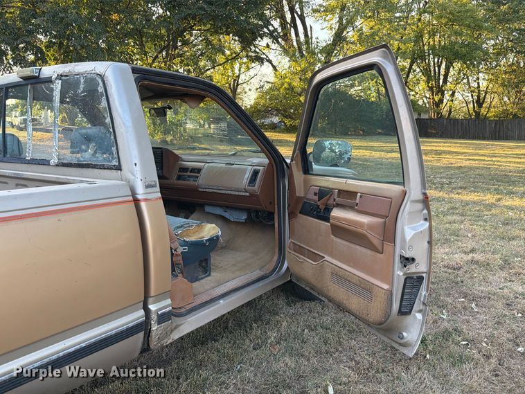 image for item FM6536 1989 Chevrolet C1500 pickup truck