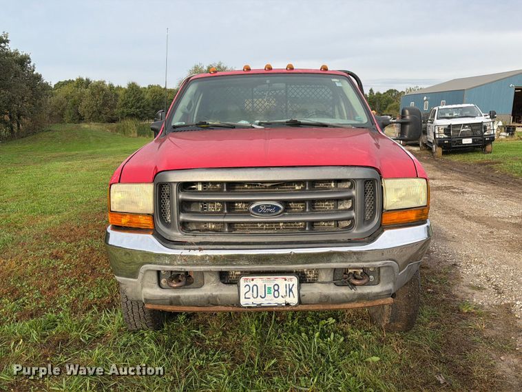 image for item FM6542 2001 Ford F350 Super Duty XL flatbed pickup truck