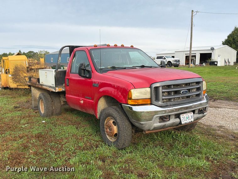 image for item FM6542 2001 Ford F350 Super Duty XL flatbed pickup truck