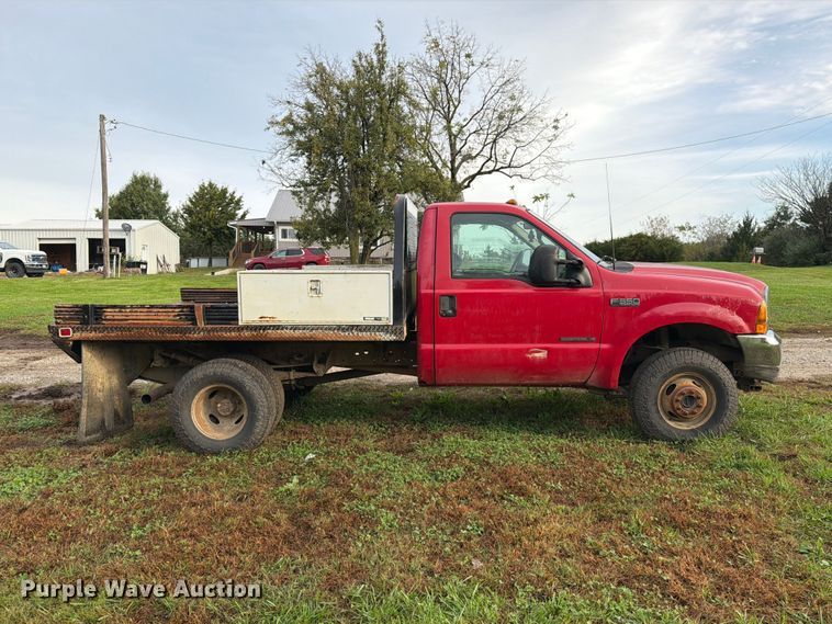 image for item FM6542 2001 Ford F350 Super Duty XL flatbed pickup truck