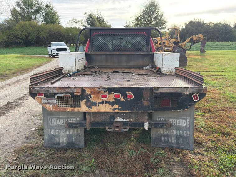 image for item FM6542 2001 Ford F350 Super Duty XL flatbed pickup truck