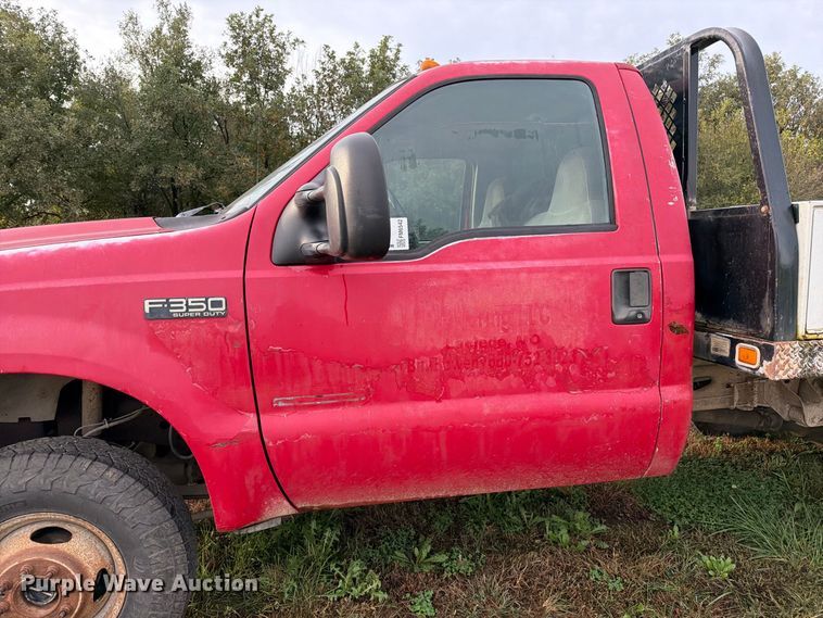 image for item FM6542 2001 Ford F350 Super Duty XL flatbed pickup truck